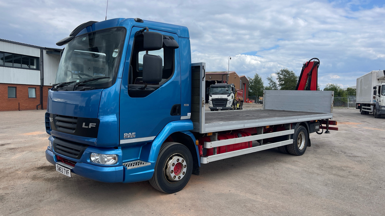 DAF LF 45.210 - Xe tải thùng lửng/ Phẳng, Xe cẩu tự hành: hình 2 DAF LF 45.210 - Xe tải thùng lửng/ Phẳng, Xe cẩu tự hành: hình 2