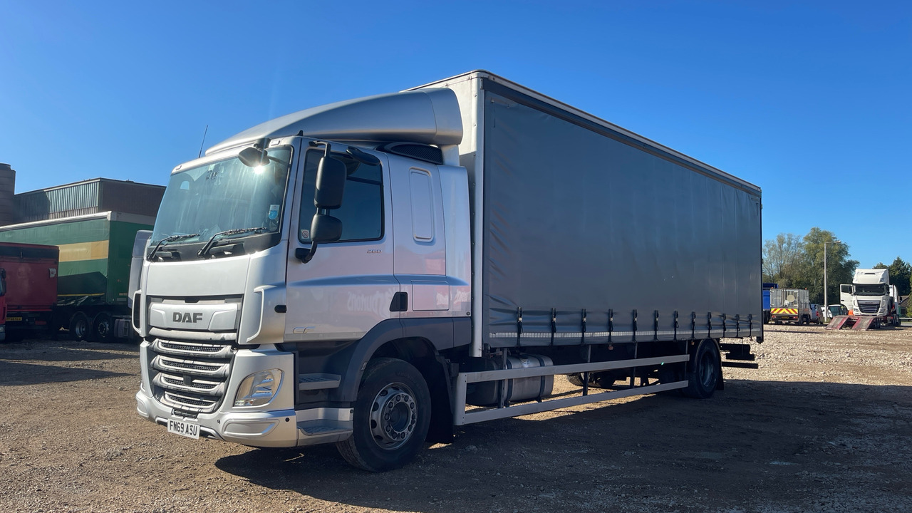 Daf CF 260 - Xe tải thùng mui bạt: hình 2 Daf CF 260 - Xe tải thùng mui bạt: hình 2