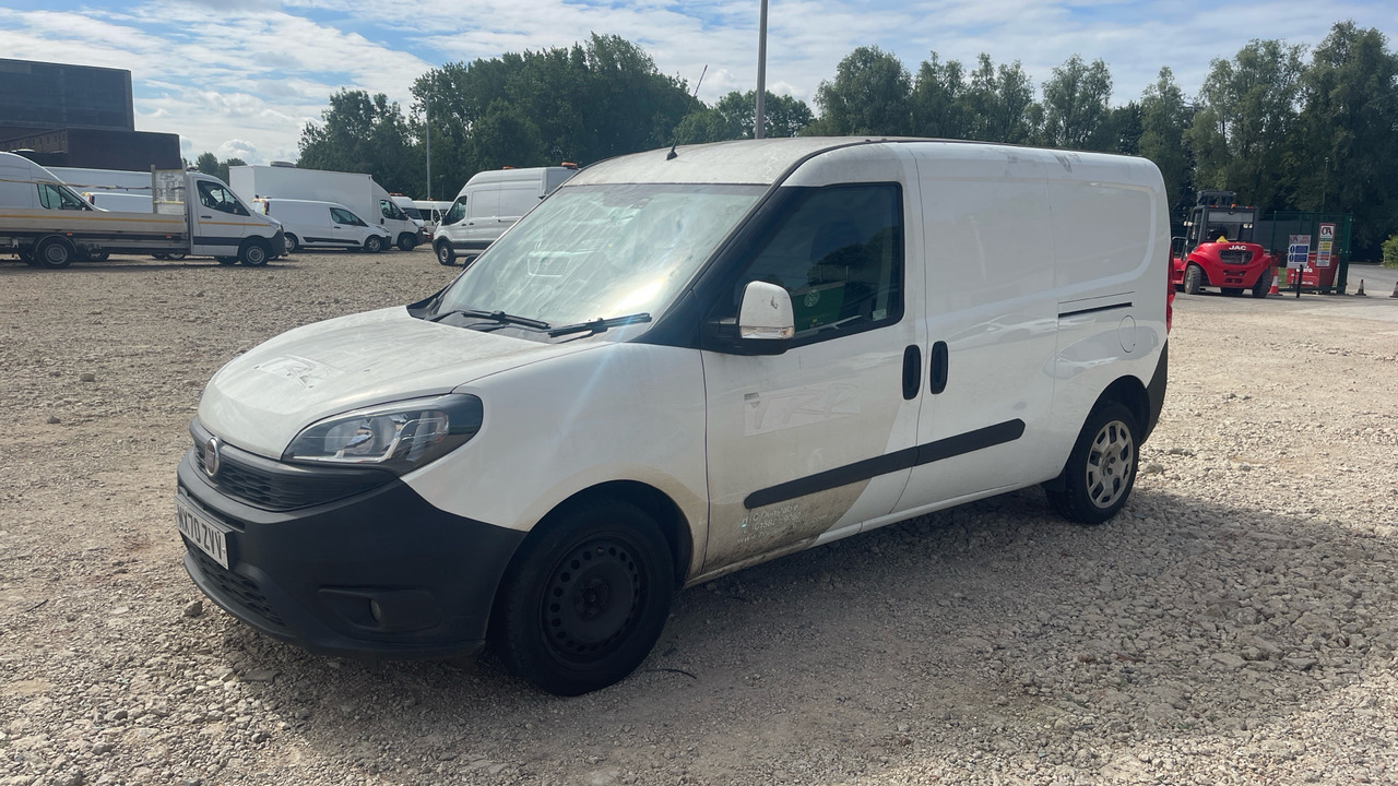 FIAT DOBLO 1.6 Multijet 16V 105PS - Xe van nhỏ gọn: hình 2 FIAT DOBLO 1.6 Multijet 16V 105PS - Xe van nhỏ gọn: hình 2