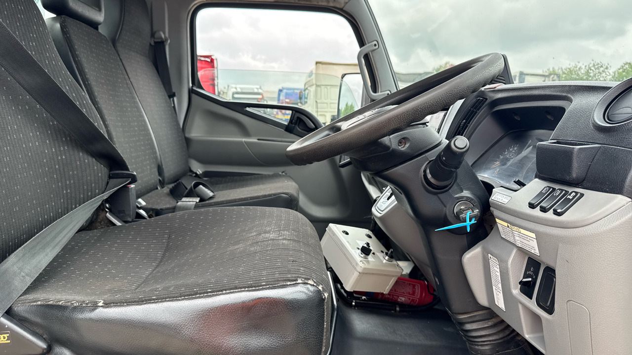 FUSO CANTER 7C15 - Xe tải chở rác: hình 5 FUSO CANTER 7C15 - Xe tải chở rác: hình 5