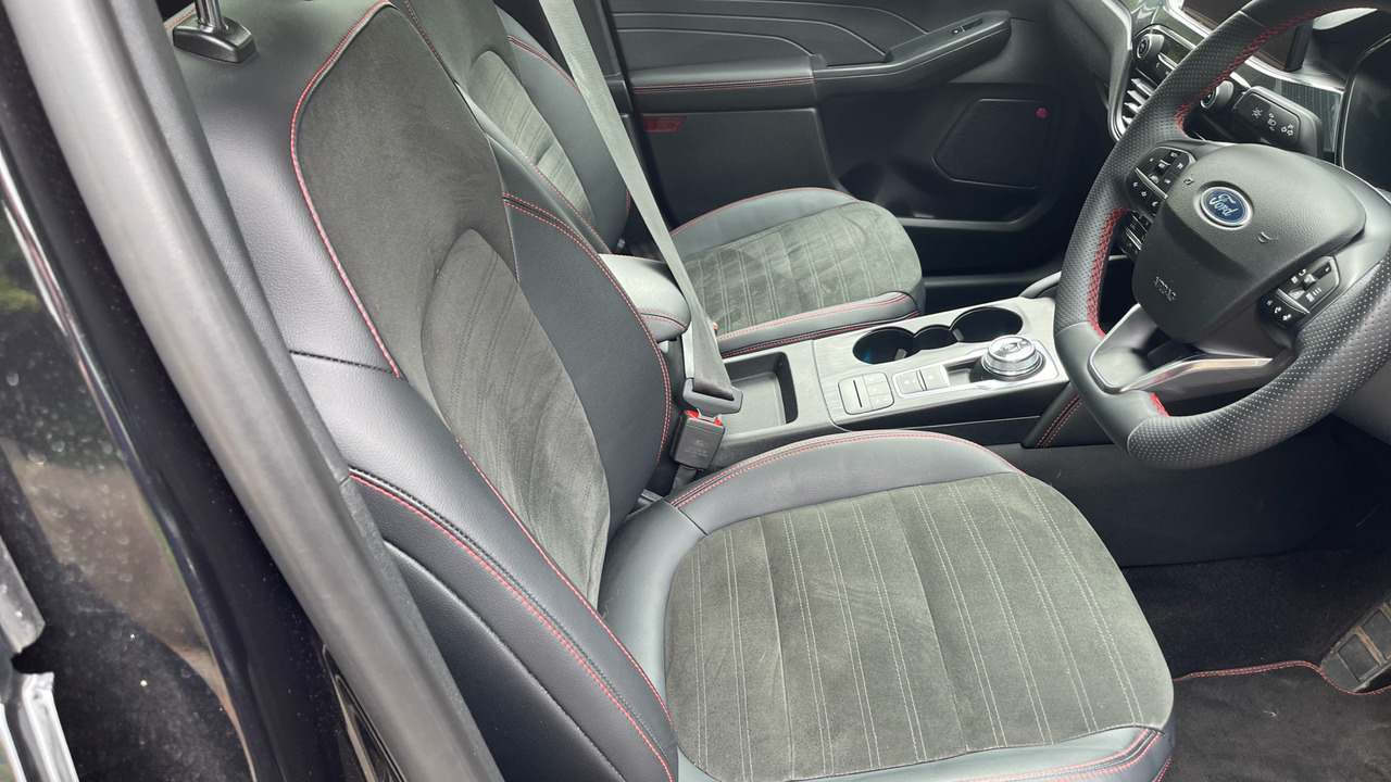 Ford Kuga 2.5 PHEV Black Package Edition CVT - Hatchback: hình 5 Ford Kuga 2.5 PHEV Black Package Edition CVT - Hatchback: hình 5