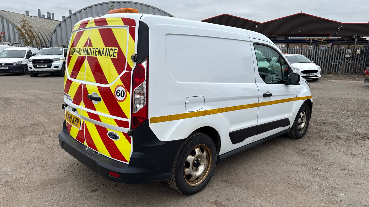 Ford Transit Connect 200 1.5 EcoBlue 75ps - Xe van nhỏ gọn: hình 4 Ford Transit Connect 200 1.5 EcoBlue 75ps - Xe van nhỏ gọn: hình 4