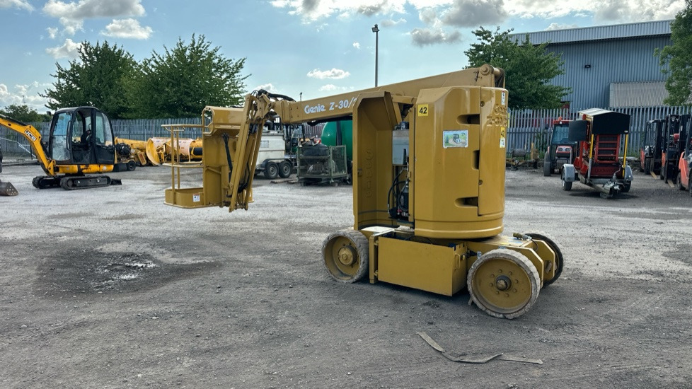 GENIE 230/20N - Trang thiết bị xây dựng: hình 3 GENIE 230/20N - Trang thiết bị xây dựng: hình 3