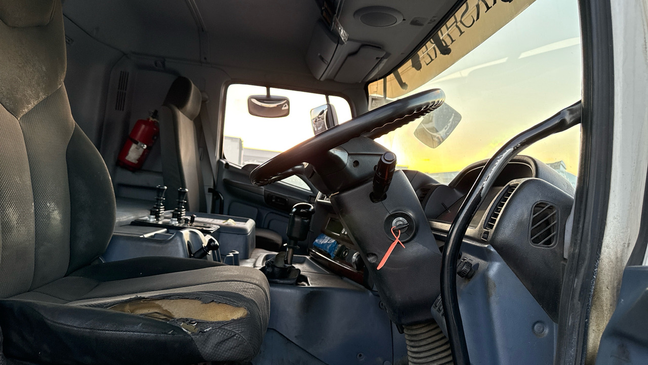 HINO 700 3241 - Xe tải nâng móc: hình 5 HINO 700 3241 - Xe tải nâng móc: hình 5