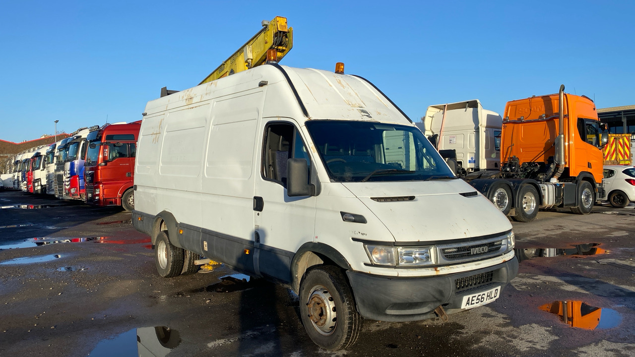 IVECO DAILY 60C17 - Nền bục trên không gắn trên xe tải: hình 1 IVECO DAILY 60C17 - Nền bục trên không gắn trên xe tải: hình 1