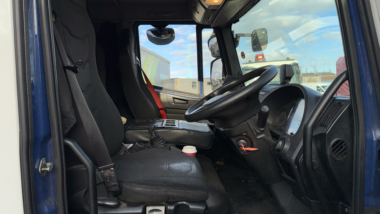 IVECO EUROCARGO 120E - Xe tải thùng mui bạt: hình 5 IVECO EUROCARGO 120E - Xe tải thùng mui bạt: hình 5