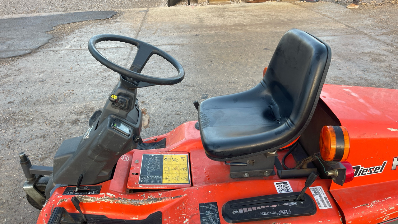 KUBOTA F1900 - Máy cắt cỏ vườn: hình 5 KUBOTA F1900 - Máy cắt cỏ vườn: hình 5