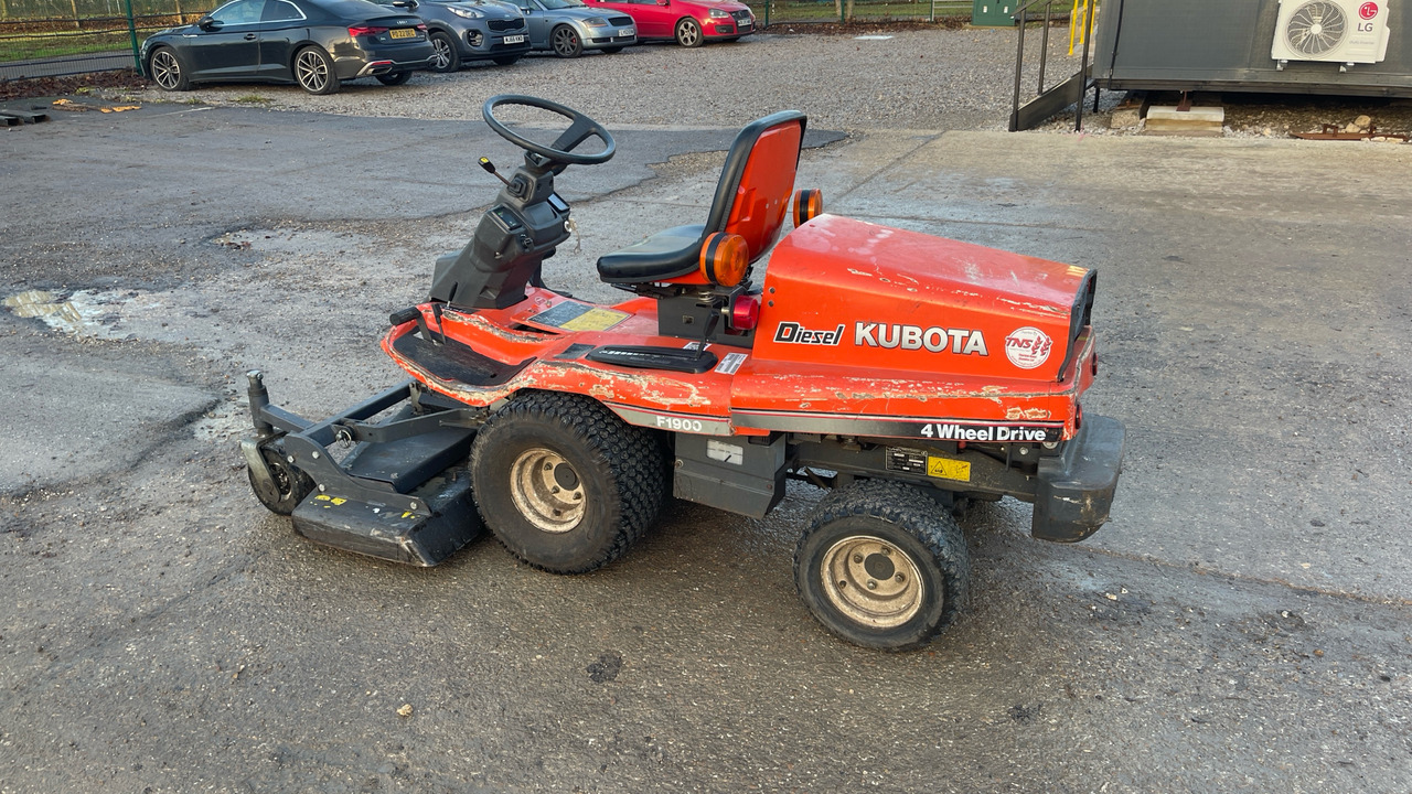 KUBOTA F1900 - Máy cắt cỏ vườn: hình 4 KUBOTA F1900 - Máy cắt cỏ vườn: hình 4