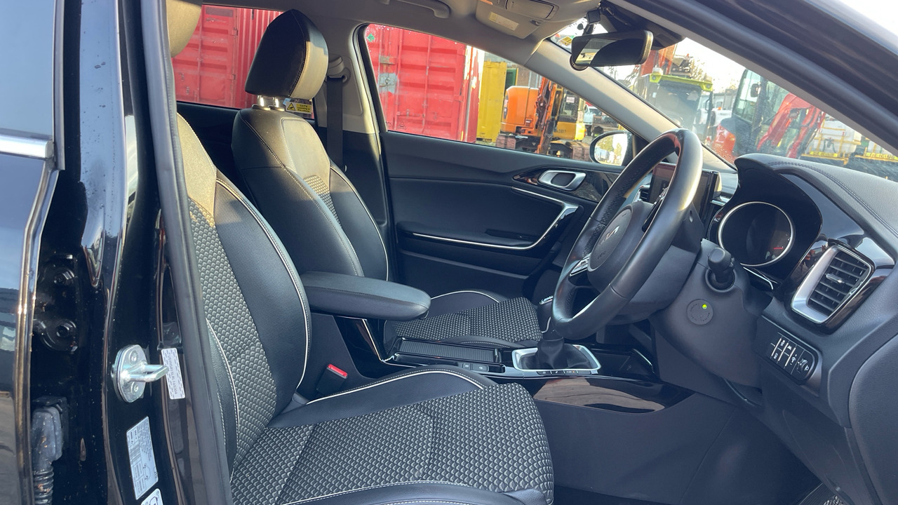 Kia Ceed 3 1.5 GDI ISG - Xe wagon: hình 5 Kia Ceed 3 1.5 GDI ISG - Xe wagon: hình 5