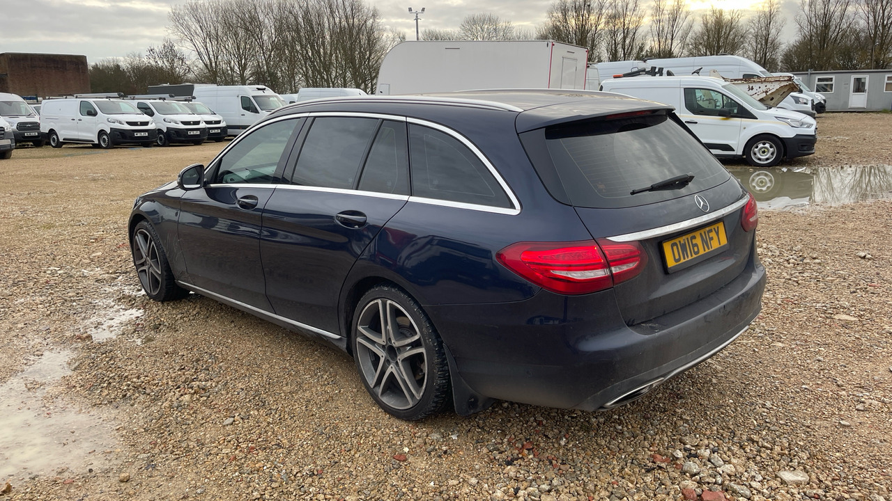 MERCEDES-BENZ C350 - Sedan: hình 3 MERCEDES-BENZ C350 - Sedan: hình 3