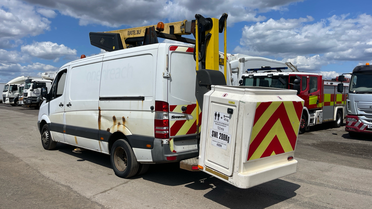 Mercedes-Benz Sprinter 513 CDI - Nền bục trên không gắn trên xe tải: hình 3 Mercedes-Benz Sprinter 513 CDI - Nền bục trên không gắn trên xe tải: hình 3