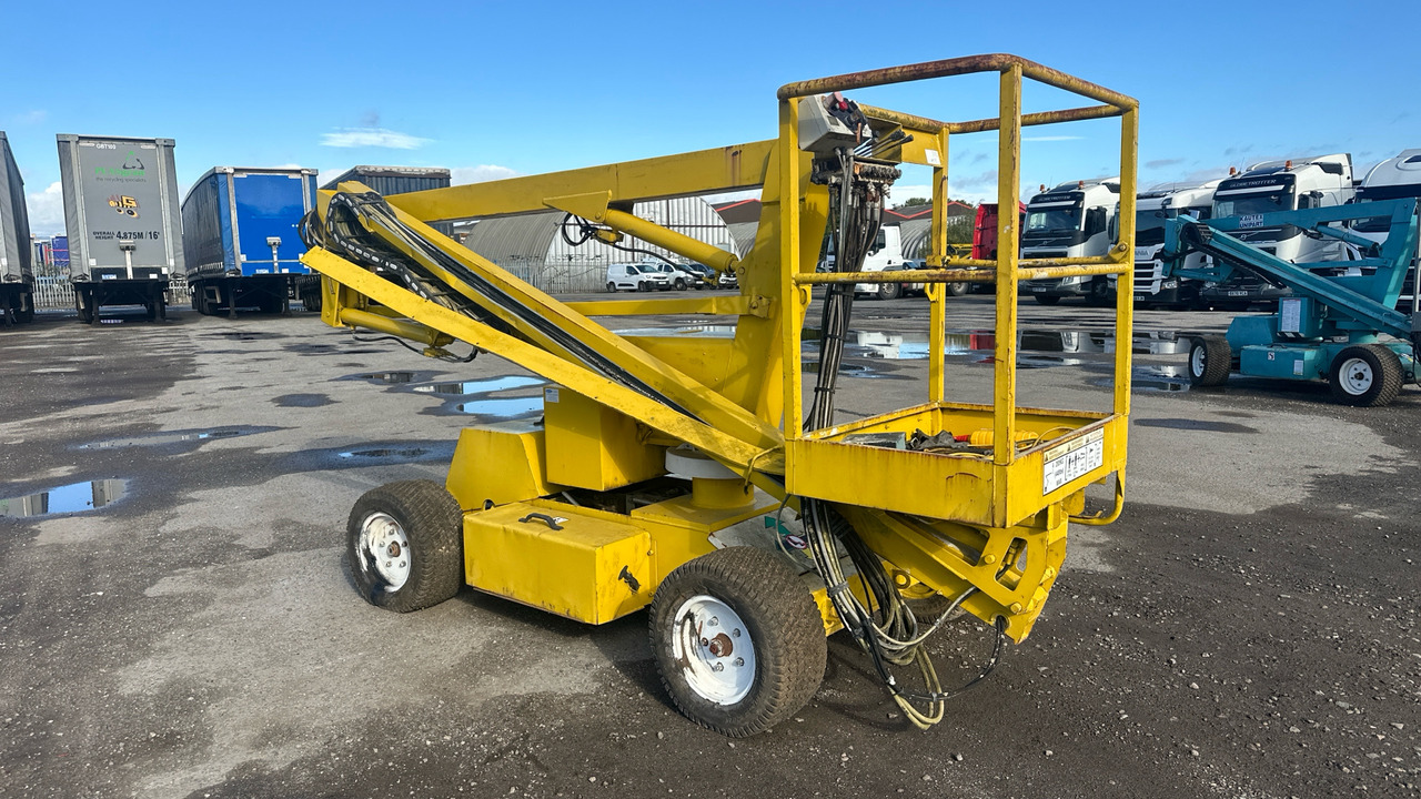 NIFTY LIFT HR12 NDE - Nền bục trên không gắn trên xe tải: hình 2 NIFTY LIFT HR12 NDE - Nền bục trên không gắn trên xe tải: hình 2