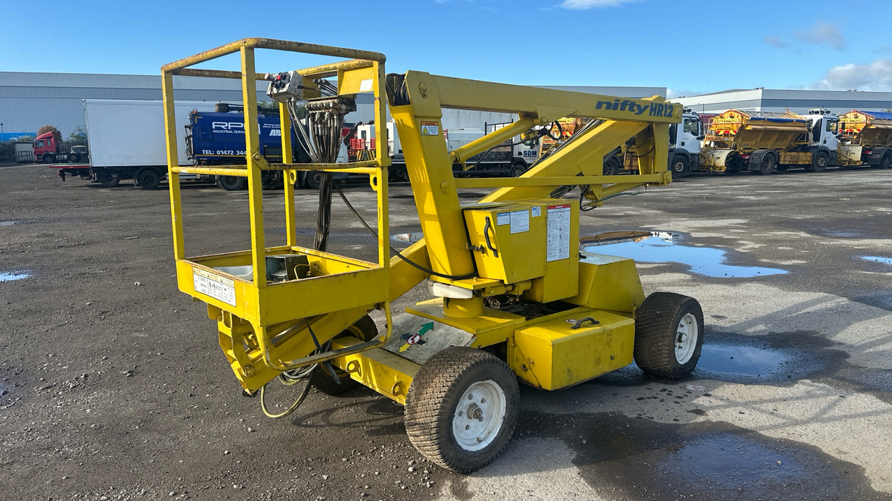 NIFTY LIFT HR12 NDE - Nền bục trên không gắn trên xe tải: hình 3 NIFTY LIFT HR12 NDE - Nền bục trên không gắn trên xe tải: hình 3