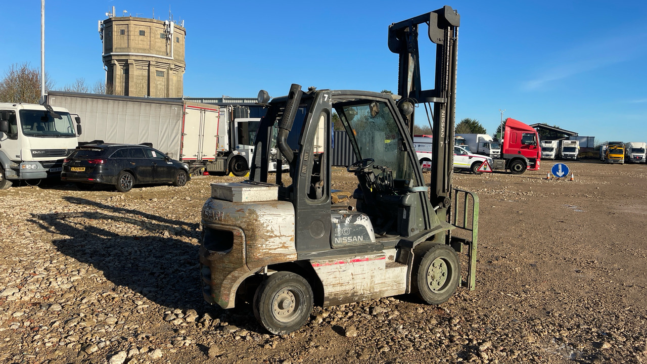 NISSAN YG1D2A300 - Xe nâng diesel: hình 5 NISSAN YG1D2A300 - Xe nâng diesel: hình 5