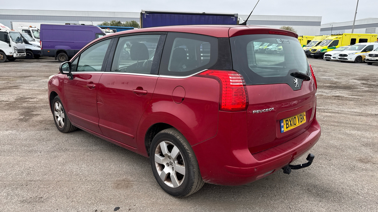 PEUGEOT 5008 2.0 HDI 150PS - Xe hơi: hình 3 PEUGEOT 5008 2.0 HDI 150PS - Xe hơi: hình 3