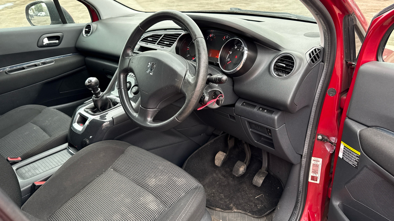 PEUGEOT 5008 2.0 HDI 150PS - Xe hơi: hình 5 PEUGEOT 5008 2.0 HDI 150PS - Xe hơi: hình 5