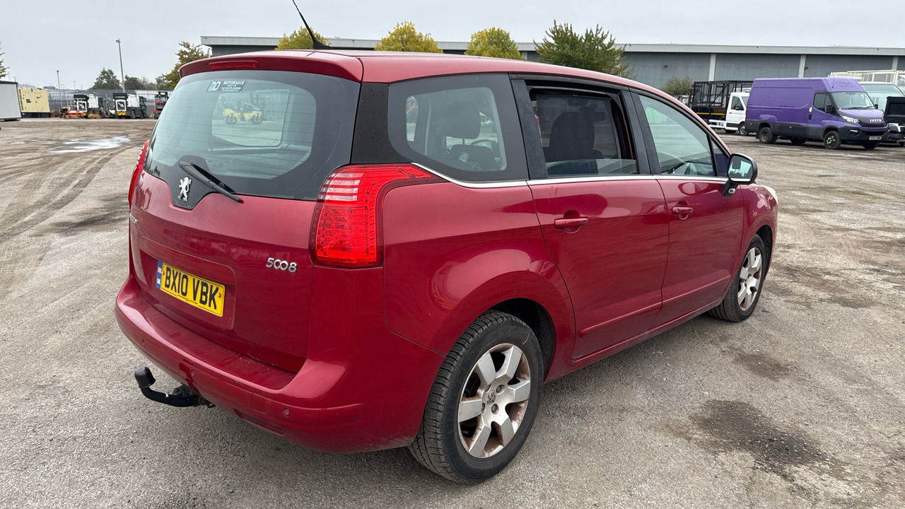 PEUGEOT 5008 2.0 HDI 150PS - Xe hơi: hình 4 PEUGEOT 5008 2.0 HDI 150PS - Xe hơi: hình 4