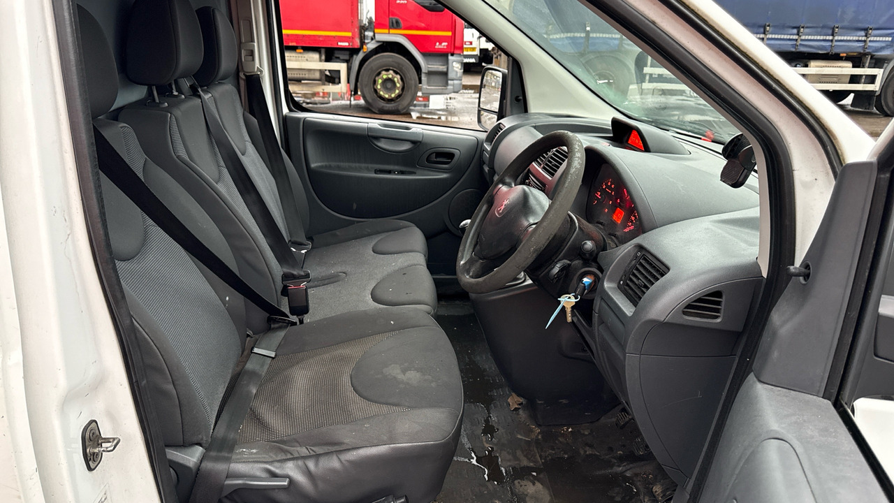 PEUGEOT EXPERT 1000 1.6 HDI 90PS - Xe van nhỏ gọn: hình 5 PEUGEOT EXPERT 1000 1.6 HDI 90PS - Xe van nhỏ gọn: hình 5