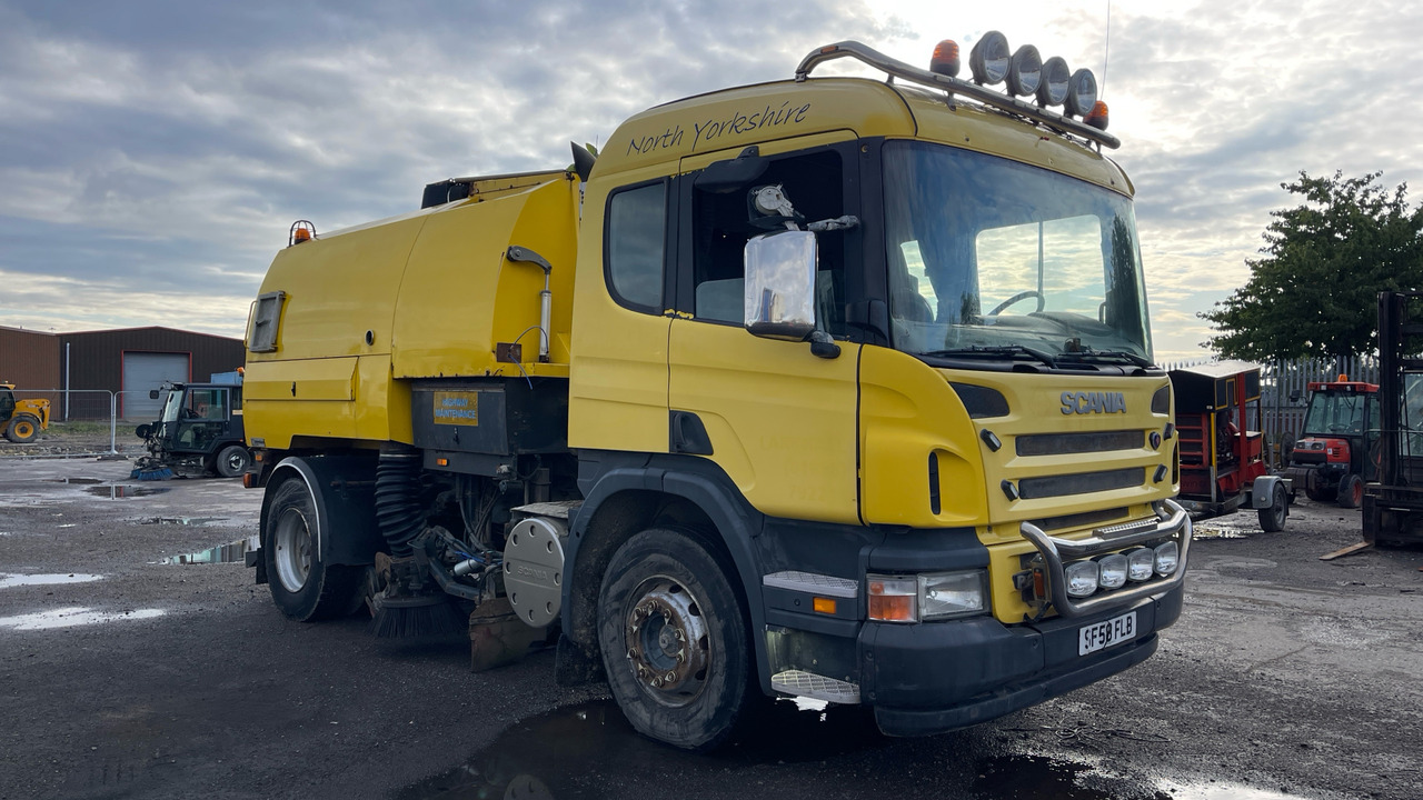 SCANIA p 230 - Xe quét đường: hình 1 SCANIA p 230 - Xe quét đường: hình 1