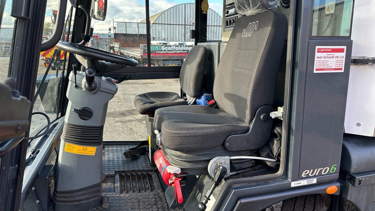 SCHMIDT SWINGO 200 - Xe quét đường: hình 5 SCHMIDT SWINGO 200 - Xe quét đường: hình 5