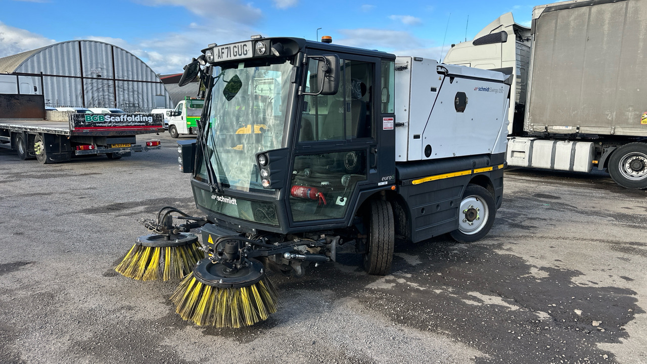 SCHMIDT SWINGO 200 - Xe quét đường: hình 2 SCHMIDT SWINGO 200 - Xe quét đường: hình 2