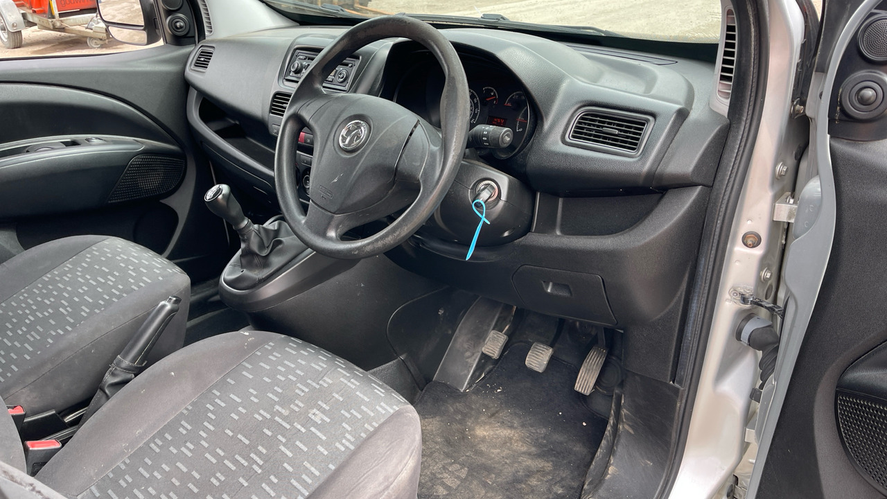 VAUXHALL COMBO 2000 1.3 CDTI 16V ECOFLEX SPORTIVE - Xe van nhỏ gọn: hình 5 VAUXHALL COMBO 2000 1.3 CDTI 16V ECOFLEX SPORTIVE - Xe van nhỏ gọn: hình 5