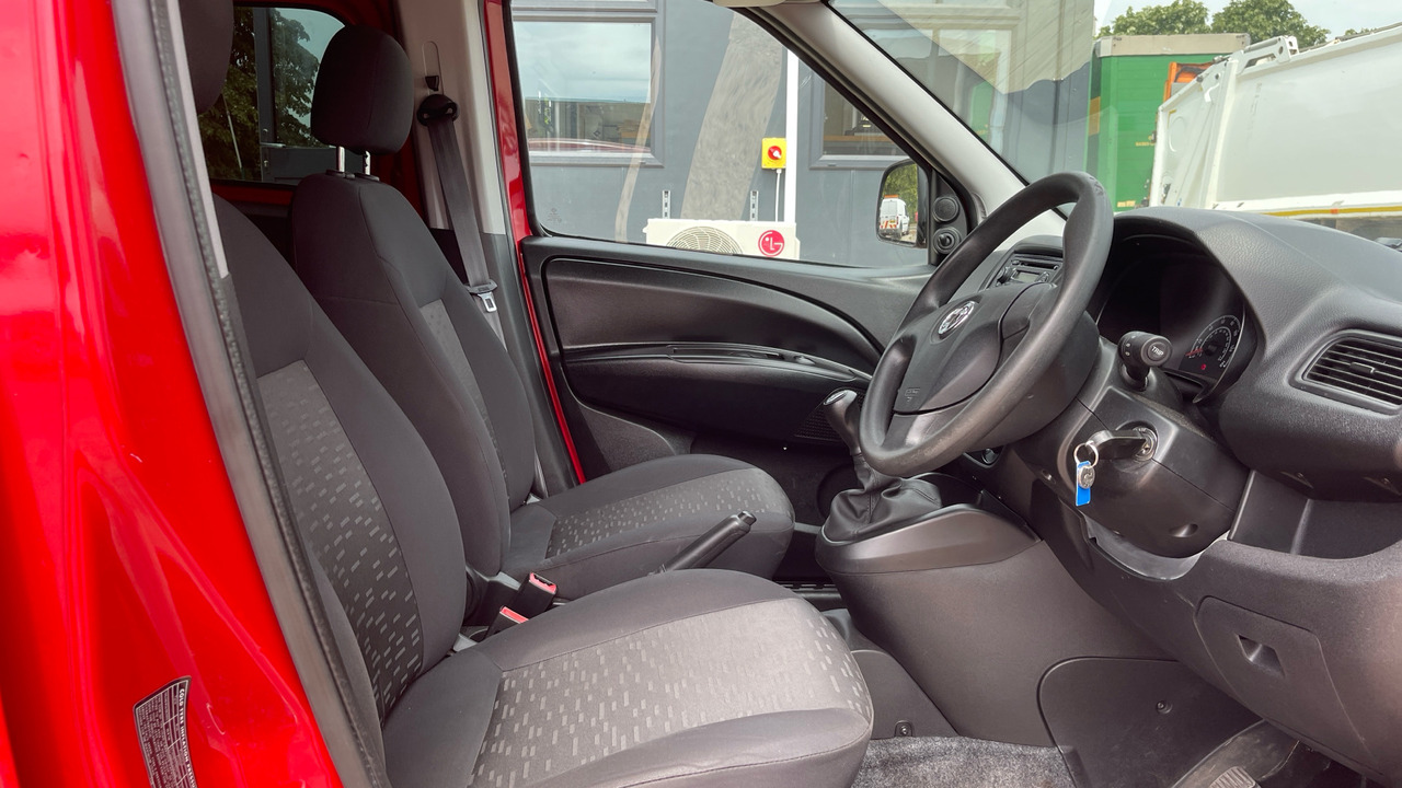 VAUXHALL COMBO 2300 1.3 CDTI - Xe tải van: hình 5 VAUXHALL COMBO 2300 1.3 CDTI - Xe tải van: hình 5