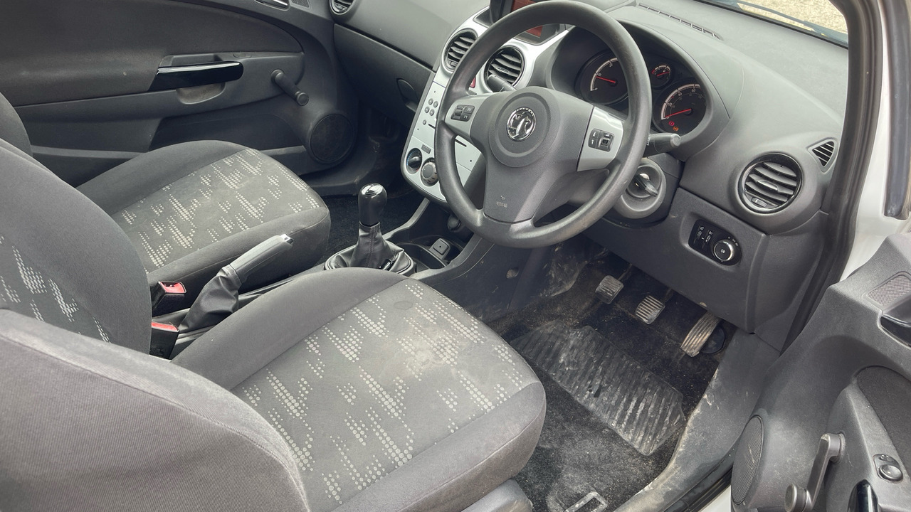 VAUXHALL CORSA 1.3 CDTI - Xe hơi: hình 5 VAUXHALL CORSA 1.3 CDTI - Xe hơi: hình 5