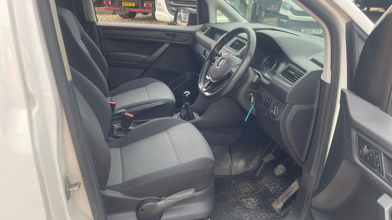 VOLKSWAGEN CADDY 2.0 TDI BLUEMOTION STARTLINE 102PS - Xe van nhỏ gọn: hình 5 VOLKSWAGEN CADDY 2.0 TDI BLUEMOTION STARTLINE 102PS - Xe van nhỏ gọn: hình 5