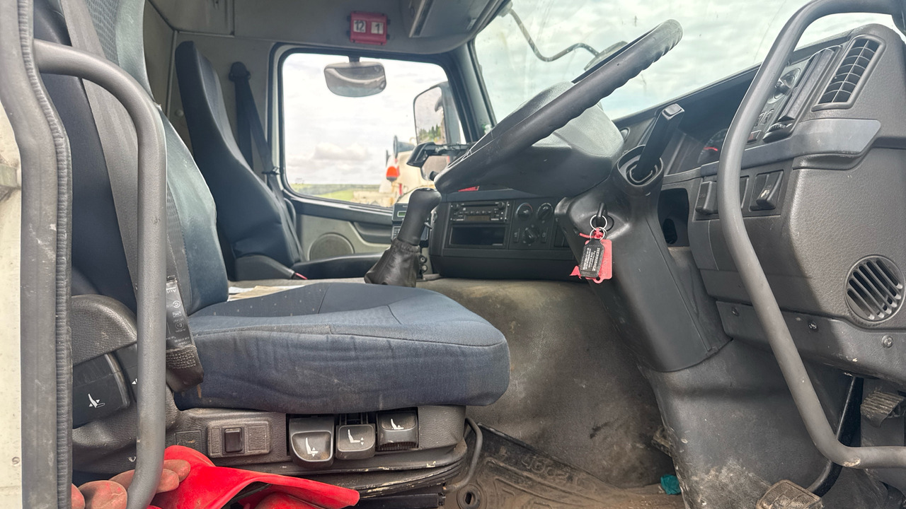 VOLVO FM 340 - Xe tải chân không: hình 5 VOLVO FM 340 - Xe tải chân không: hình 5