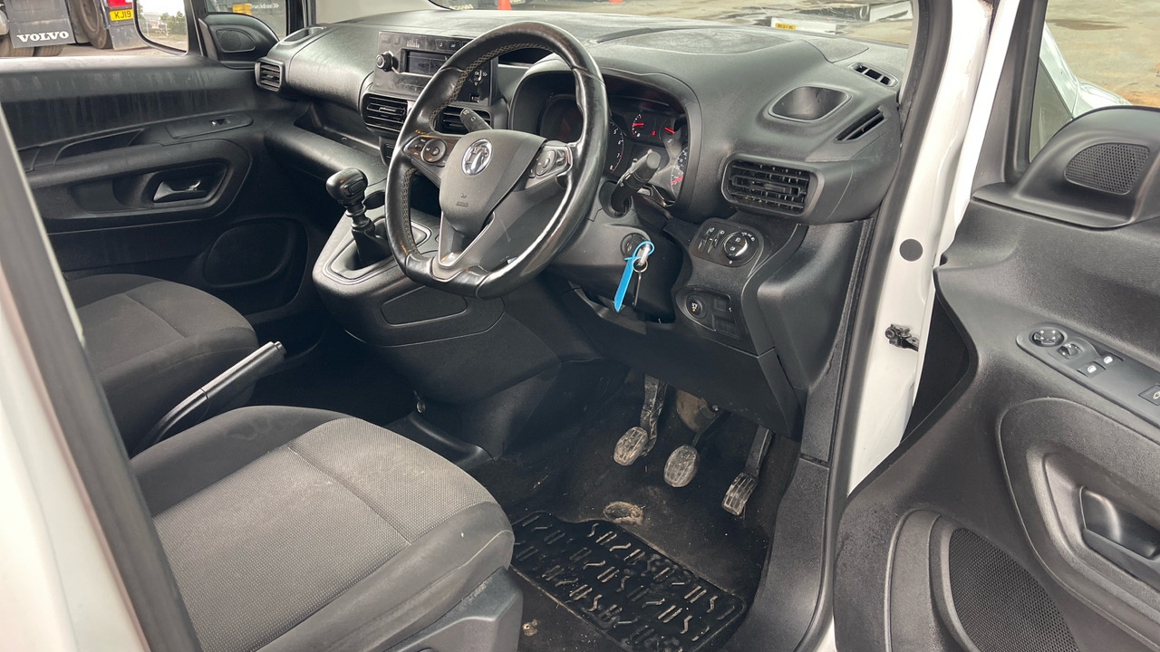 Vauxhall Combo Cargo 2300 1.5 TURBO D 100PS - Xe van nhỏ gọn: hình 5 Vauxhall Combo Cargo 2300 1.5 TURBO D 100PS - Xe van nhỏ gọn: hình 5