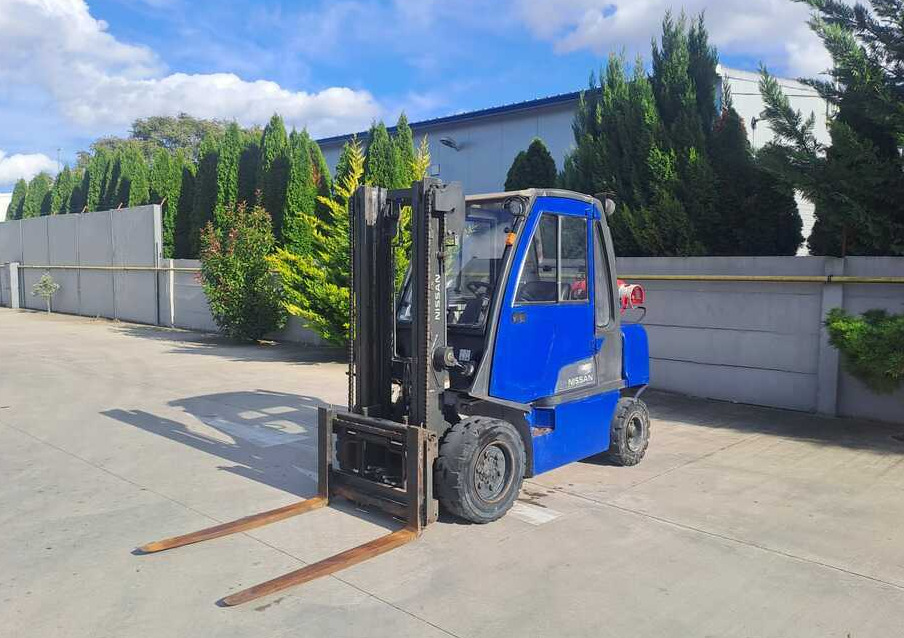 Nissan UG1D2E700683 - Xe nâng gas: hình 2 Nissan UG1D2E700683 - Xe nâng gas: hình 2