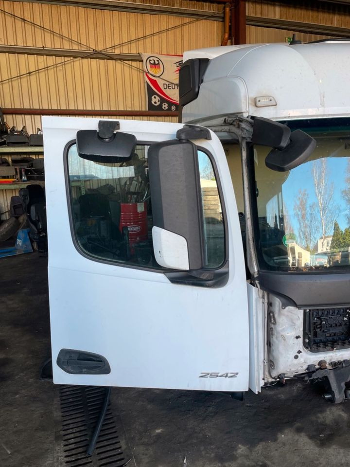 Actros MP4 Beifahrertür, Tür Rechts Weiß Spiegel Innenverkleidung - Cửa và phụ tùng cho Xe tải: hình 1 Actros MP4 Beifahrertür, Tür Rechts Weiß Spiegel Innenverkleidung - Cửa và phụ tùng cho Xe tải: hình 1