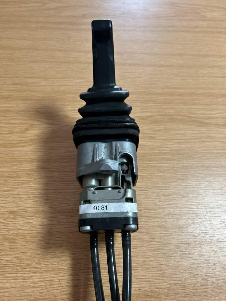 Atego 4 EU 6 bremsventil Handbremsventil KNORR-BREMSE A0044304081 - Van phanh cho Xe tải: hình 4 Atego 4 EU 6 bremsventil Handbremsventil KNORR-BREMSE A0044304081 - Van phanh cho Xe tải: hình 4
