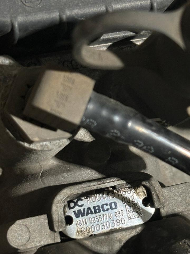 Atego 4 EU6 WABCO Fußbremsventil / Bremsventil A0044311806 - Van phanh cho Xe tải: hình 3 Atego 4 EU6 WABCO Fußbremsventil / Bremsventil A0044311806 - Van phanh cho Xe tải: hình 3