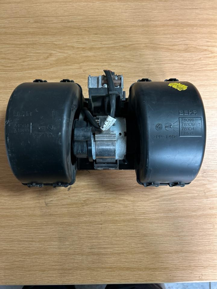 DAF CF Klimaanlage Motor A4584/A4588 - Hệ thống làm mát cho Xe tải: hình 1 DAF CF Klimaanlage Motor A4584/A4588 - Hệ thống làm mát cho Xe tải: hình 1