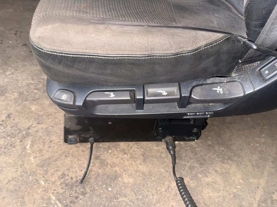 DAF XF 460 Euro 6 Fahrersitz mit Luft - Chỗ ngồi cho Xe tải: hình 5 DAF XF 460 Euro 6 Fahrersitz mit Luft - Chỗ ngồi cho Xe tải: hình 5