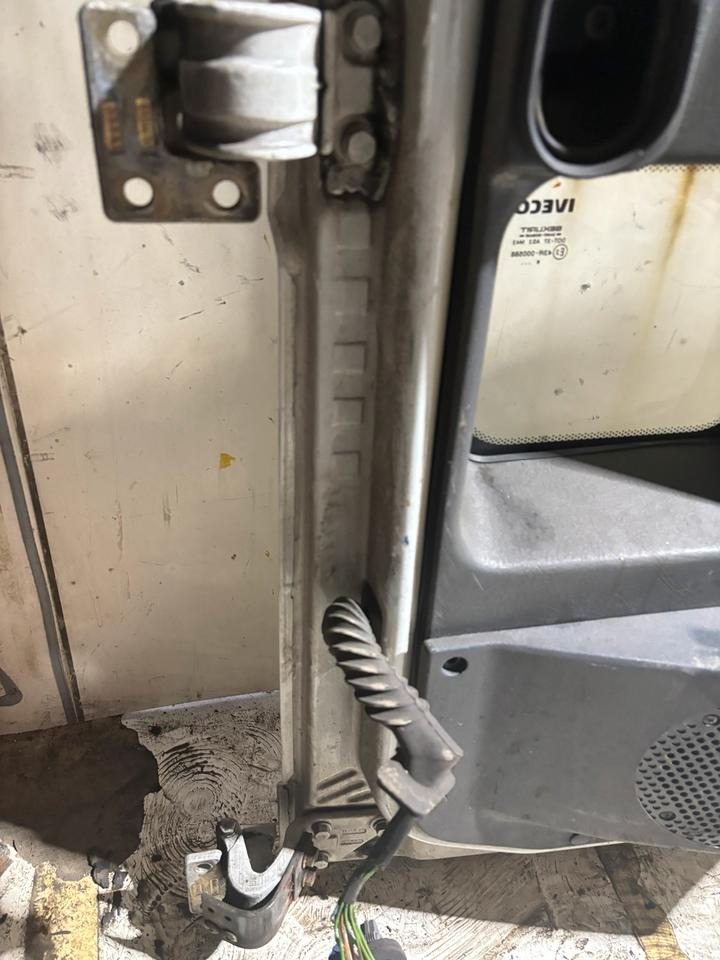 IVECO EURO CARGO Beifahrertür,weiß,Innenverkleidung LN 20 - Cửa và phụ tùng cho Xe tải: hình 4 IVECO EURO CARGO Beifahrertür,weiß,Innenverkleidung LN 20 - Cửa và phụ tùng cho Xe tải: hình 4