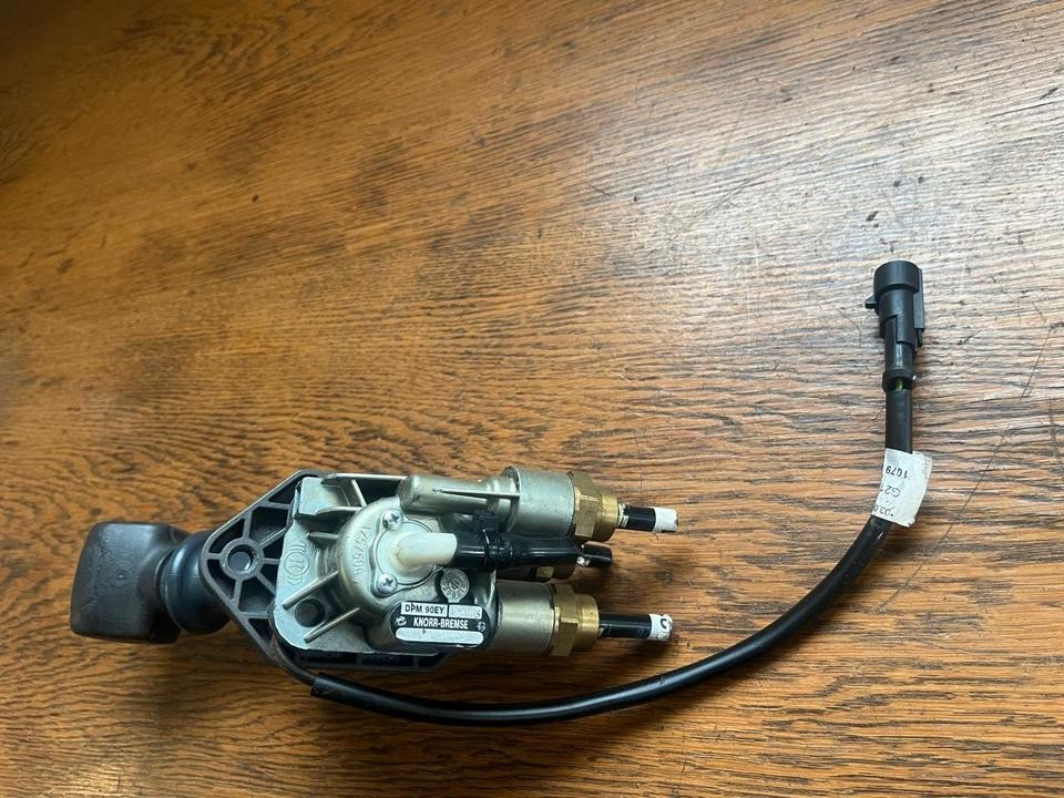 IVECO Stralis KNORR-BREMSE Bremsventil Handbremsventil DPM90EY - Van phanh cho Xe tải: hình 3 IVECO Stralis KNORR-BREMSE Bremsventil Handbremsventil DPM90EY - Van phanh cho Xe tải: hình 3