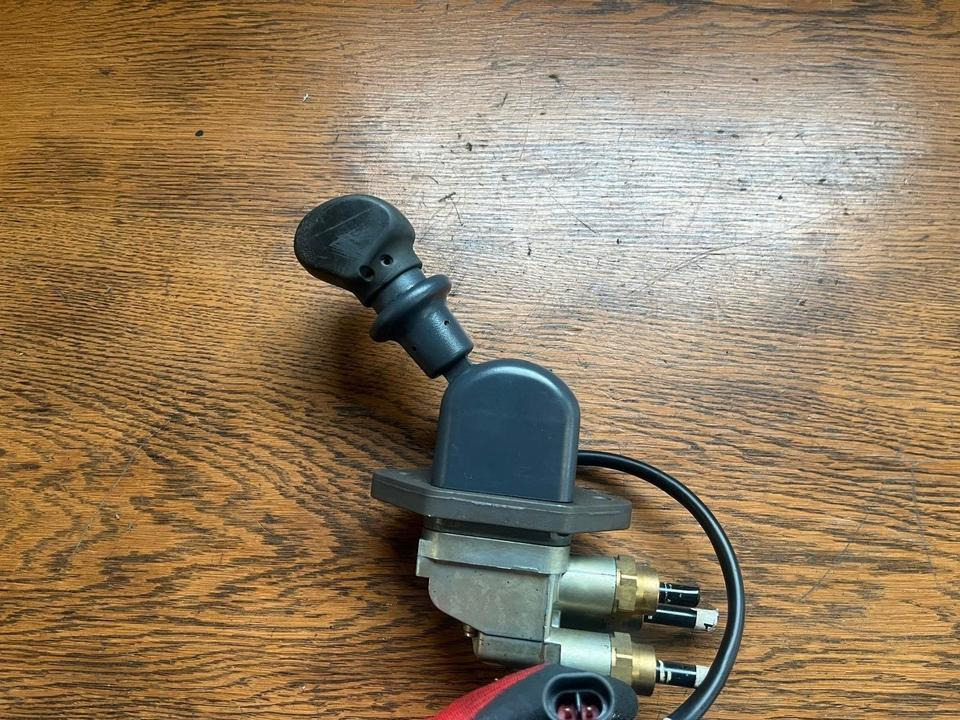 IVECO Stralis KNORR-BREMSE Bremsventil Handbremsventil DPM90EY - Van phanh cho Xe tải: hình 4 IVECO Stralis KNORR-BREMSE Bremsventil Handbremsventil DPM90EY - Van phanh cho Xe tải: hình 4