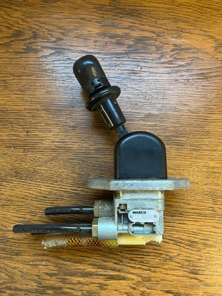 MAN Bremsventil Feststellbremse Handbremsventil 9617231180 - Van phanh cho Xe tải: hình 1 MAN Bremsventil Feststellbremse Handbremsventil 9617231180 - Van phanh cho Xe tải: hình 1