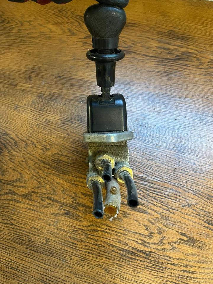 MAN Bremsventil Feststellbremse Handbremsventil 9617231180 - Van phanh cho Xe tải: hình 4 MAN Bremsventil Feststellbremse Handbremsventil 9617231180 - Van phanh cho Xe tải: hình 4