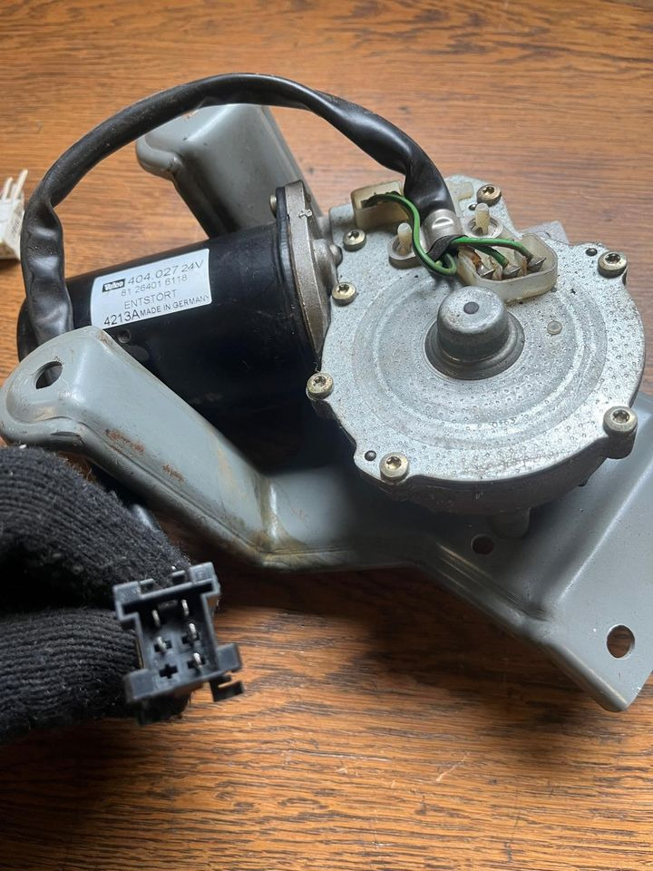 MAN Scheibenwischermotor Valeo 404.027 24V 81264016118 - Cần gạt nước cho Xe tải: hình 3 MAN Scheibenwischermotor Valeo 404.027 24V 81264016118 - Cần gạt nước cho Xe tải: hình 3