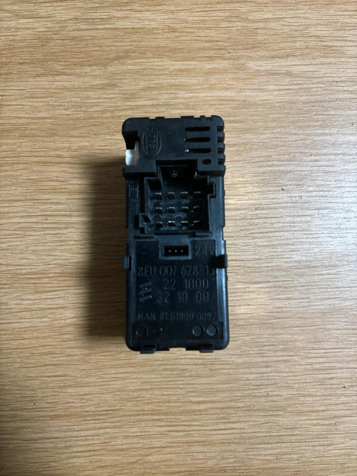MAN Standheizung Steuergerät 81.61990-0092 - ECU cho Xe tải: hình 2 MAN Standheizung Steuergerät 81.61990-0092 - ECU cho Xe tải: hình 2