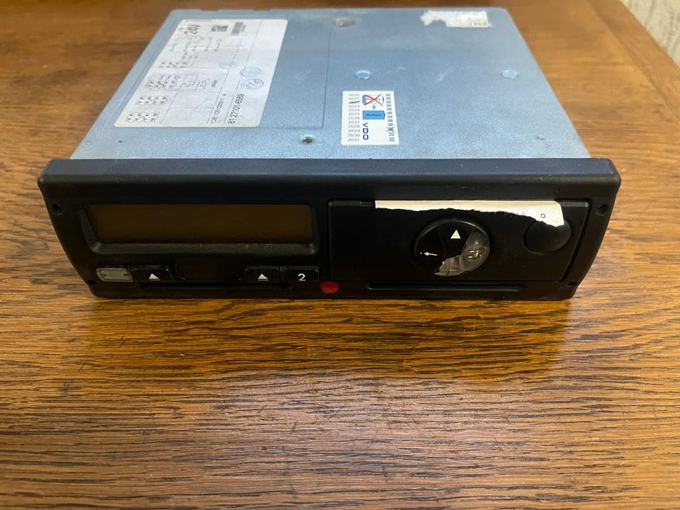 MAN TGX TGS TGA TGL Tachograph 81.27101-6569 - Máy đo tốc độ cho Xe tải: hình 1 MAN TGX TGS TGA TGL Tachograph 81.27101-6569 - Máy đo tốc độ cho Xe tải: hình 1