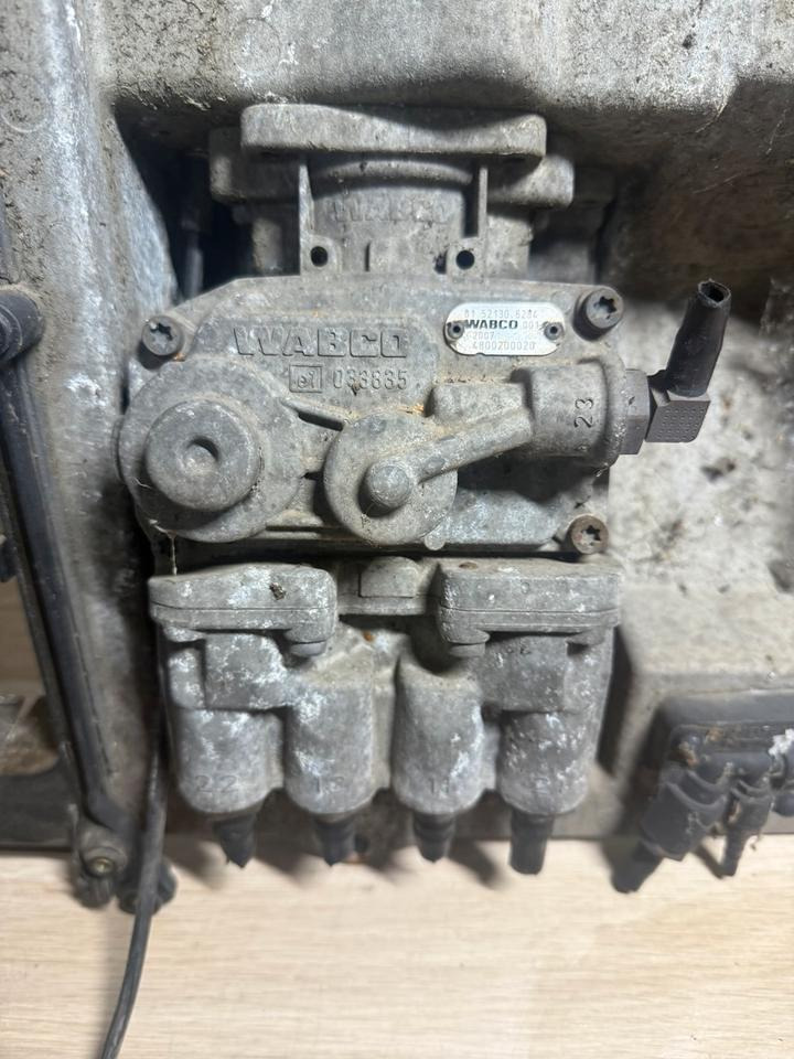 MAN WABCO Fußbremsventil 4800200020 - Phụ tùng phanh cho Xe tải: hình 2 MAN WABCO Fußbremsventil 4800200020 - Phụ tùng phanh cho Xe tải: hình 2