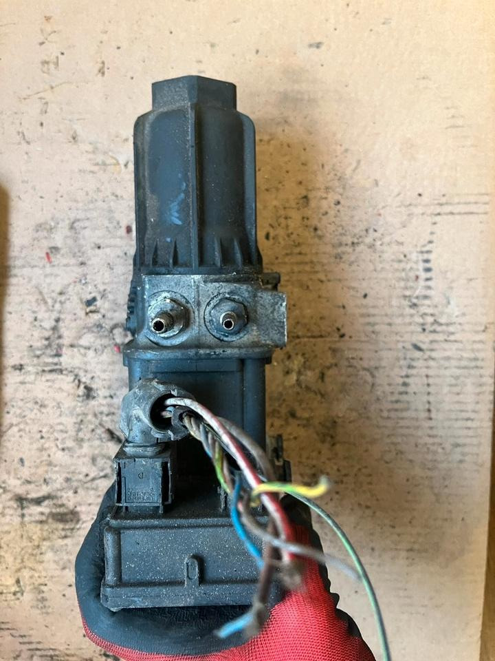 Mercedes Actros MP4 AdBlue Pumpe A0001402378 - Bơm nhiên liệu cho Xe tải: hình 4 Mercedes Actros MP4 AdBlue Pumpe A0001402378 - Bơm nhiên liệu cho Xe tải: hình 4