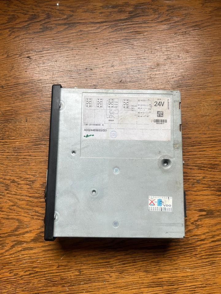 Mercedes Actros MP4 Tachograph A0024463633 - Máy đo tốc độ cho Xe tải: hình 3 Mercedes Actros MP4 Tachograph A0024463633 - Máy đo tốc độ cho Xe tải: hình 3