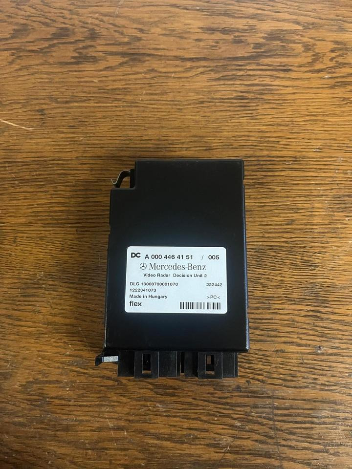 Mercedes Actros MP4 Video Radar Steuergerät A0004464151 - ECU: hình 2 Mercedes Actros MP4 Video Radar Steuergerät A0004464151 - ECU: hình 2