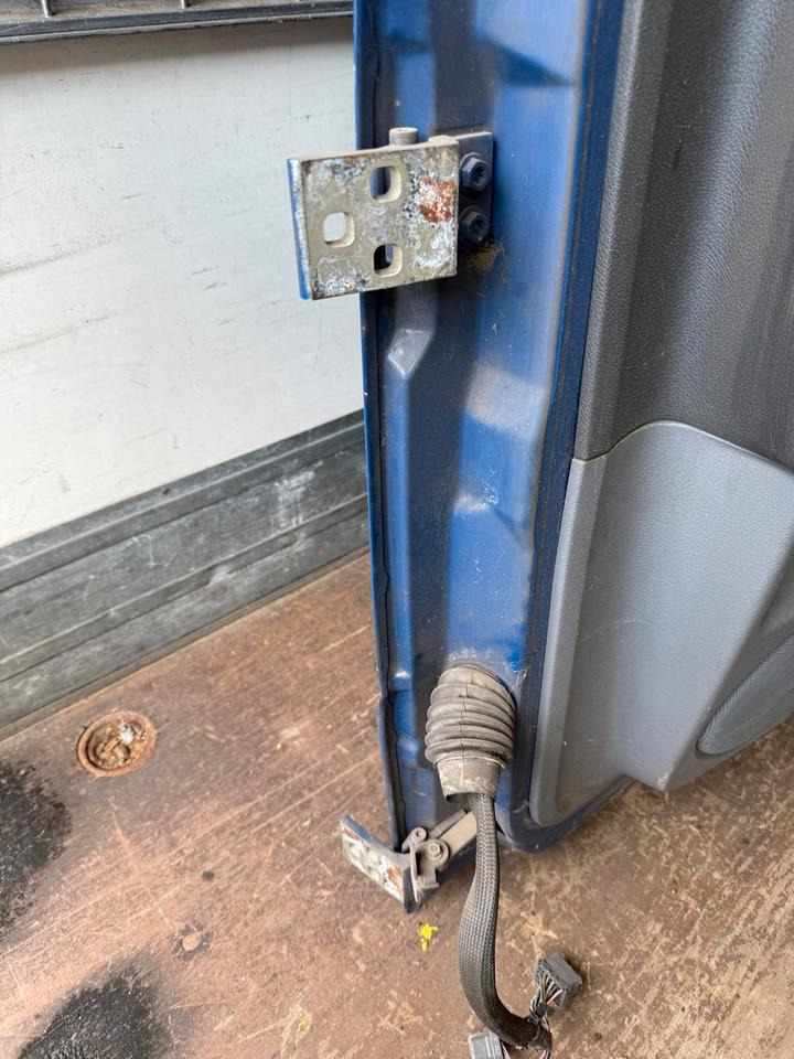 Mercedes Atego 2 Beifahrertür Blau Spiegel Innenverkleidung LN 68 - Cửa và phụ tùng cho Xe tải: hình 4 Mercedes Atego 2 Beifahrertür Blau Spiegel Innenverkleidung LN 68 - Cửa và phụ tùng cho Xe tải: hình 4